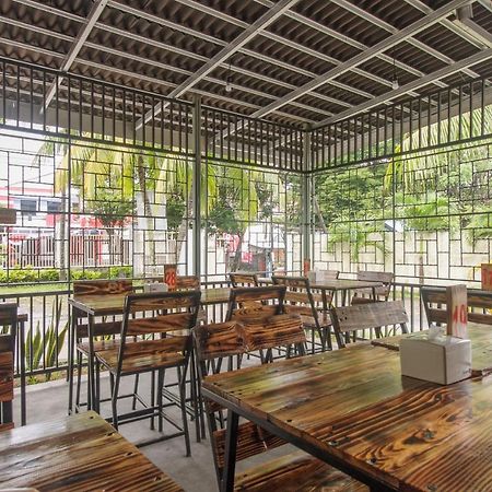 Reddoorz At Jalan Babepalar Rike Manado Hotel Exterior photo