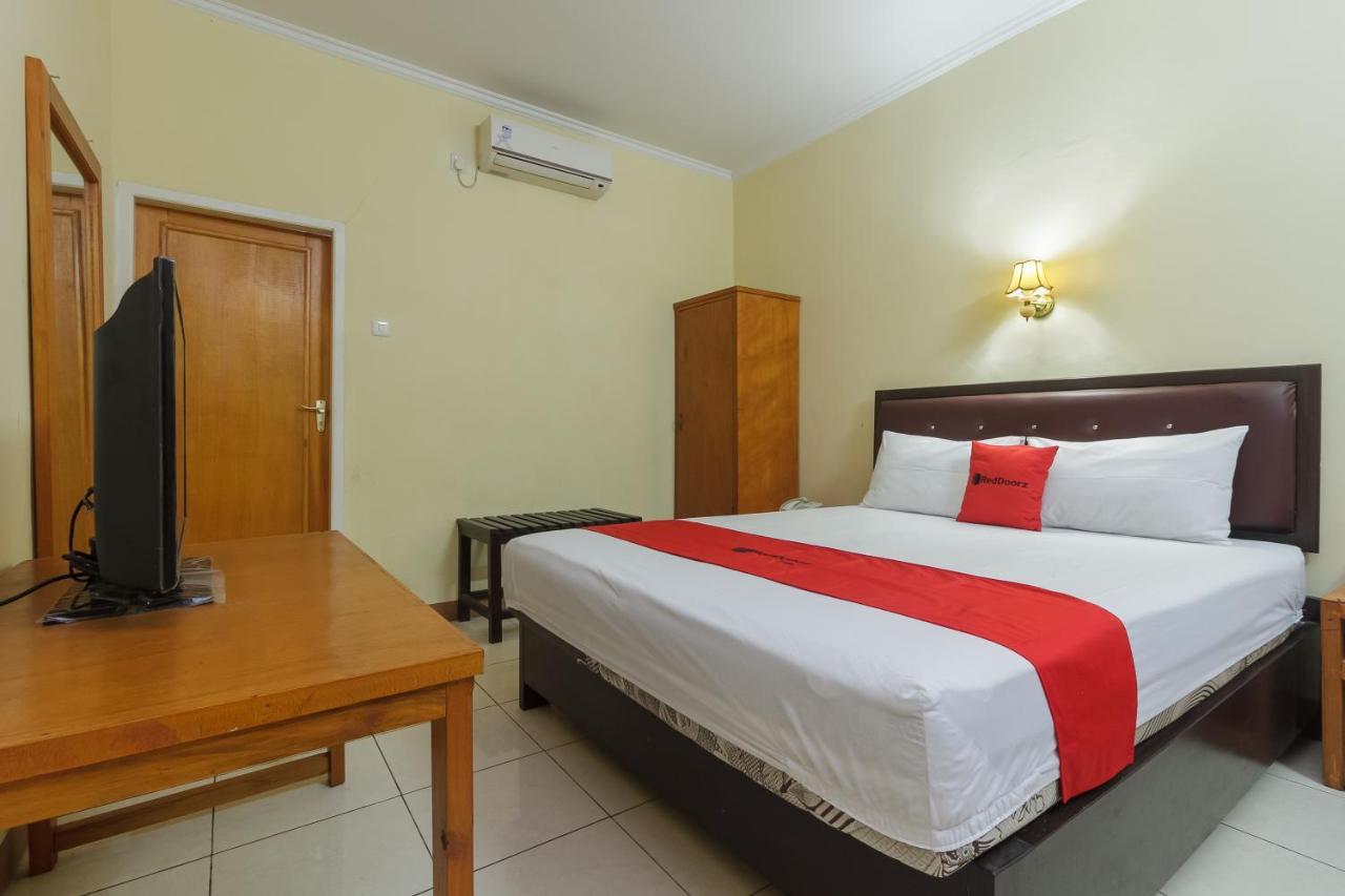 Reddoorz At Jalan Babepalar Rike Manado Hotel Exterior photo